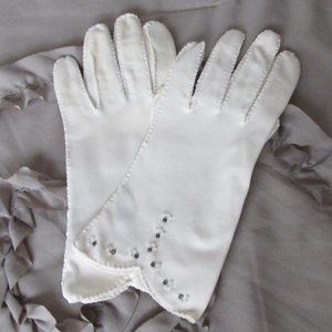 vintage white fabric gloves